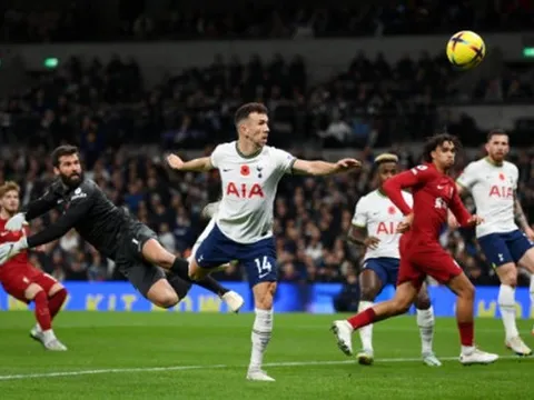 Vị khách đặc biệt bên cạnh Sir Jim Ratcliffe tại Old Trafford