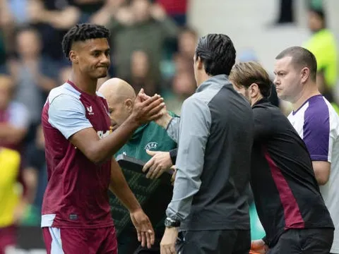 3 bàn, 3 key pass, "quái thú" của Unai Emery náo động trời Âu