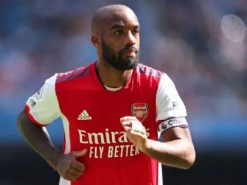 3 chữ ký tấn công giúp Arsenal thay thế Lacazette