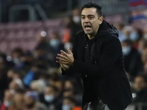 3 điểm đầu tiên và dáng dấp thần may mắn của Xavi tại Barcelona