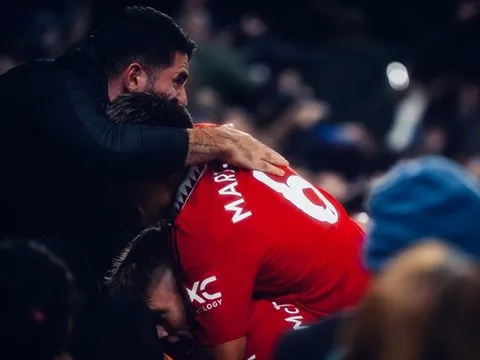 2 hình ảnh cho thấy tinh thần bất khuất của Man Utd