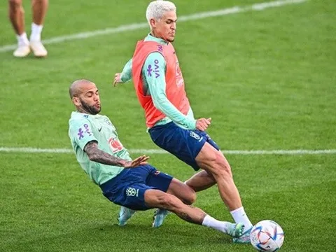 3 khoảnh khắc gây thót tim ở tuyển Brazil