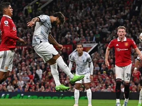 3 lý do vì sao Man Utd và Liverpool đều được rao bán