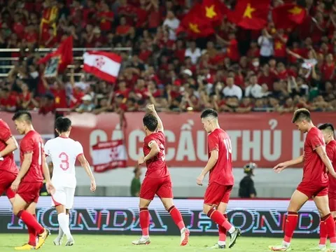 ‘Bẫy việt vị’ của HLV Troussier?