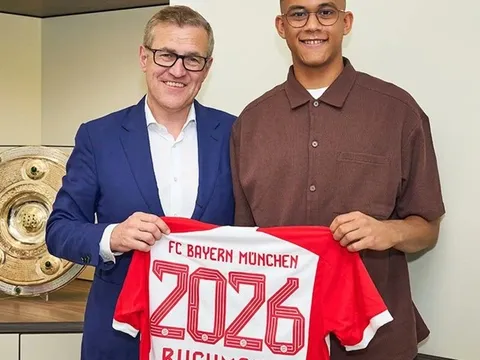 Bayern Munich ký hợp đồng với ngọc quý 18 tuổi