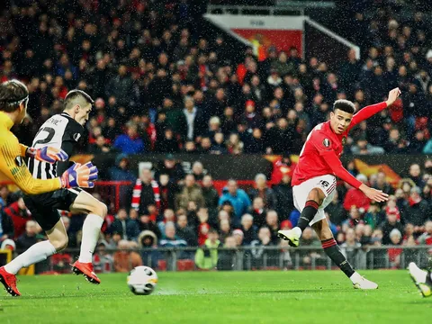 Quỷ đỏ gieo sầu cho Barca vụ Mason Greenwood