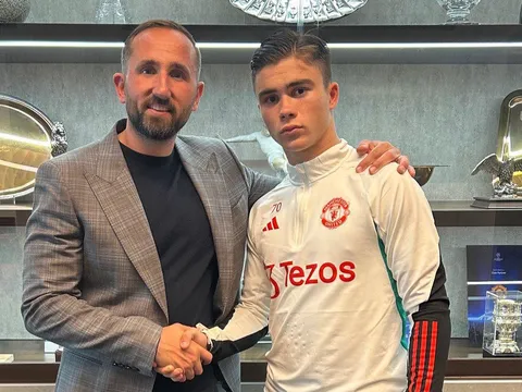 XONG! Man Utd công bố tân binh, không phải Hojlund