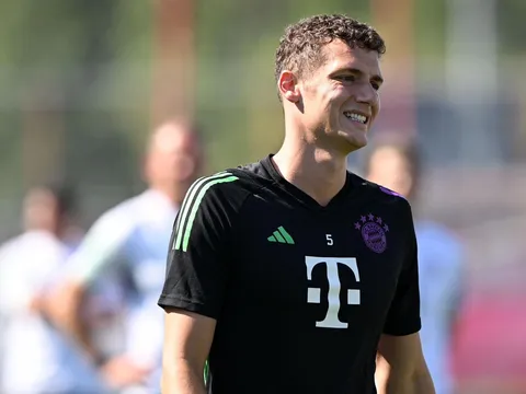 NÓNG! M.U định đoạt vụ Pavard