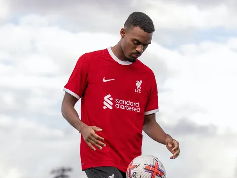 Lý do Gravenberch bị tuyển Hà Lan ngó lơ