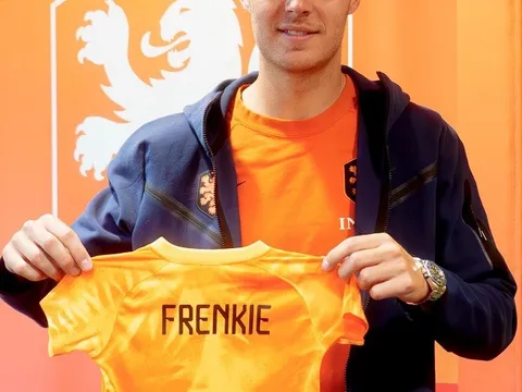 Tuyển thủ Hà Lan đặt tên con đầu lòng là Frenkie