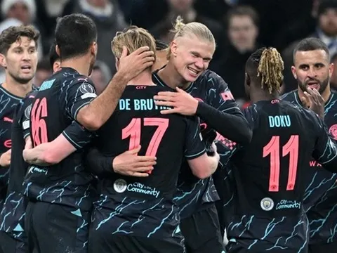 Gary Neville thừa nhận "chán xem" Manchester City