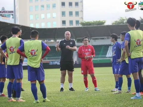 Cựu cầu thủ Leicester City đến huấn luyện HAGL; Công Phượng được giao nhiệm vụ tại Yokohama FC