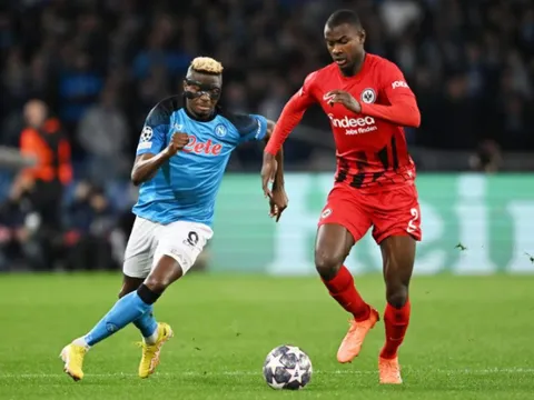 Thiago Silva tỏ thái độ khi bị Lampard thay ra