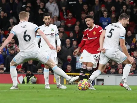 Lazio vùi dập thẳng tay AC Milan với 4 bàn không gỡ