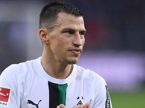 Sao Bundesliga trở lại với bóng đá sau khi đánh bại ung thư