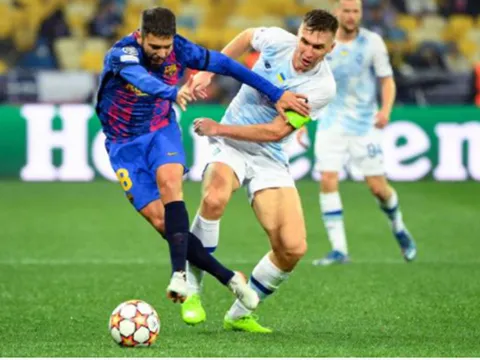 Xavi xác nhận hung tin về Raphinha