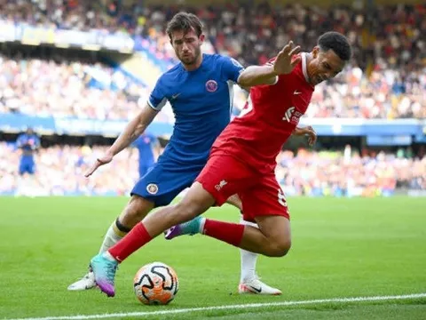 Alexander-Arnold bất ngờ với chiến thuật của Pochettino