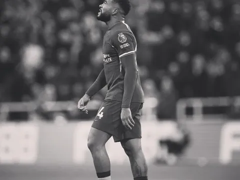 Đồng đội liên tục động viên Reece James sau tin dữ