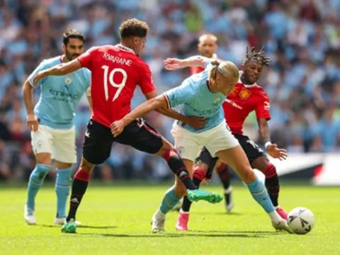 Mất bóng 10 lần, thảm họa tuyến giữa trên đường rời Old Trafford