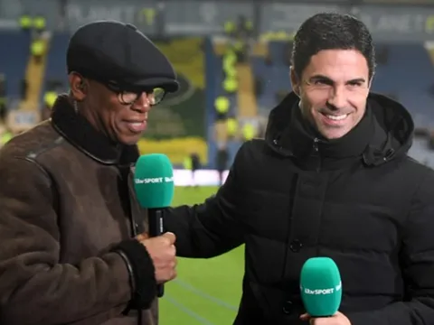 Trung phong 15 tuổi của Arsenal gây ấn tượng với huyền thoại