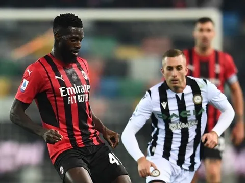 Chủ tịch Hertha Berlin bất ngờ qua đời ở tuổi 43