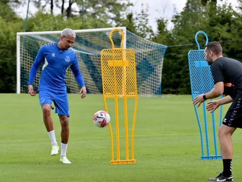 Dele Alli lần đầu xuất hiện sau cuộc phỏng vấn gây sốc