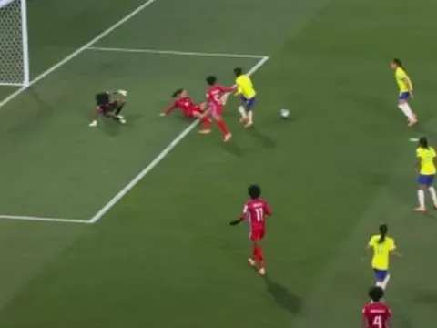 Sao nữ Brazil giật gót kiến tạo, táo bạo không khác Neymar