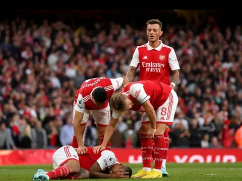 Chấn thương báo hại Arsenal, đánh gục Chelsea, Man Utd