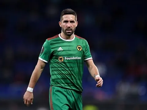 Thành Manchester chính thức tạo ra cuộc đua tam mã