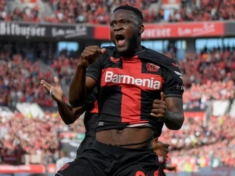 'Hiện tượng' Bundesliga phải nghỉ 6 tuần vì dính chấn thương