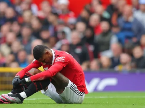 Fan M.U choáng váng với cú sốc Rashford