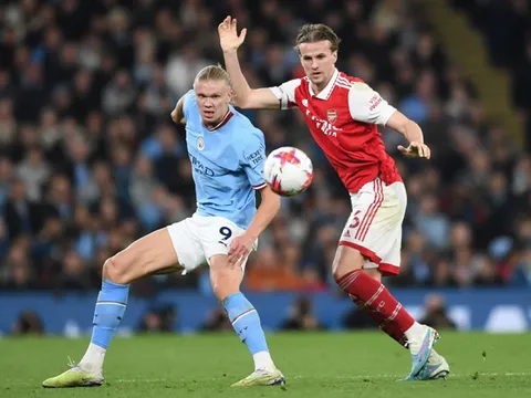 Charles Watts: "Arsenal cần sớm loại bỏ Rob Holding"
