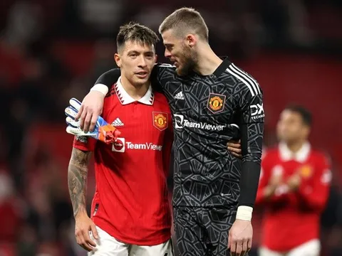 Ten Hag: "Lisandro Martinez nói với tôi rằng cậu ấy có thể đến Arsenal"