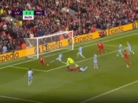 Beckham sa thải đồng đội cũ