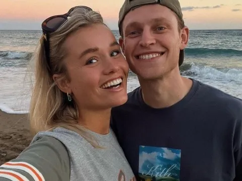 Bạn gái De Jong hé lộ chi tiết khiến Ten Hag thêm đau đầu