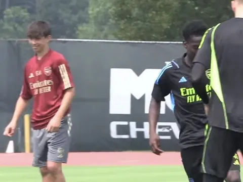 Con trai Arteta bất ngờ "nhập hội" với đội một Arsenal