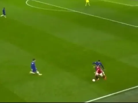 CĐV sexy nhất World Cup hút mọi ánh nhìn với trang phục hở ngực