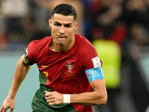 Ronaldo nhận mưa lời khen, được so sánh với Pele, Maradona