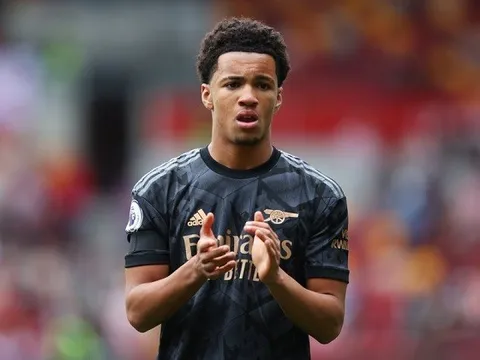 Martinelli 'xoay compa' kiến tạo khó tin