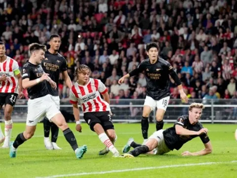 Keown chê bai trung vệ Arsenal