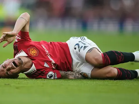 Man Utd nhận tin choáng váng về Antony