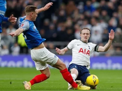 Man City và Chelsea nhận án phạt từ UEFA