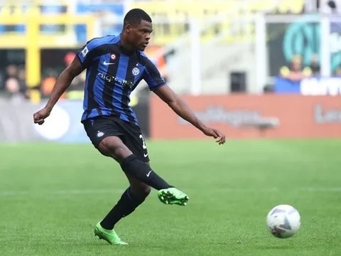 Chê Dumfries, chuyên gia gạch tên luôn Ben White