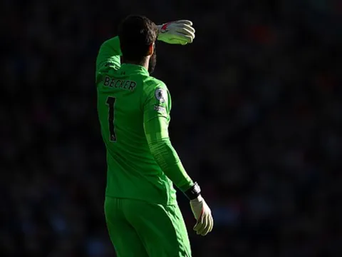 Son Heung Min nằm sân, CĐV Tottenham lo sốt vó