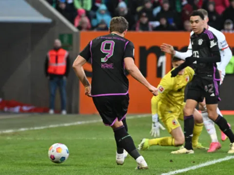 Bayern đánh chiếm ngôi đầu, sau trận cầu mưa bàn thắng