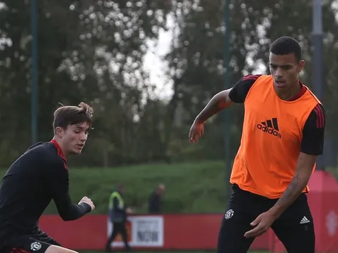 4 điểm nổi bật trên sân tập M.U: Phil Jones sẵn sàng; Tấm gương sáng Greenwood