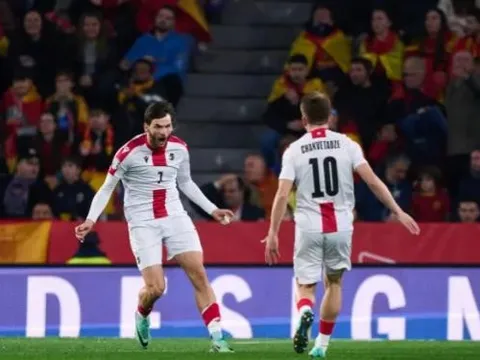 4 đội bóng Premier League nhắm mua Khvicha Kvaratskhelia