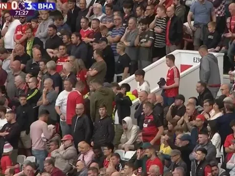 4 lần Man United khiến cổ động viên thất vọng bỏ về giữa trận