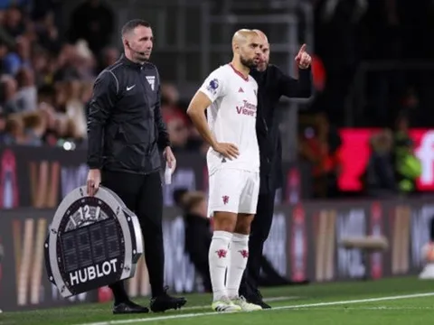 4 sơ đồ, cơn đau đầu dễ chịu của Erik ten Hag