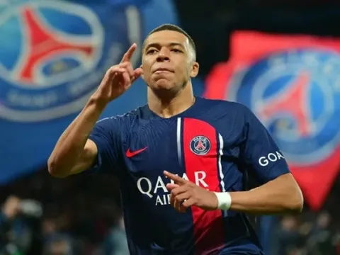 Mbappe tri ân PSG